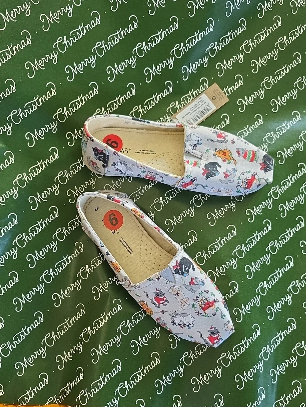 NWT TOMS Christmas Cats Slip-On Shoes – Kids 4/4.5 Women’s Size 6